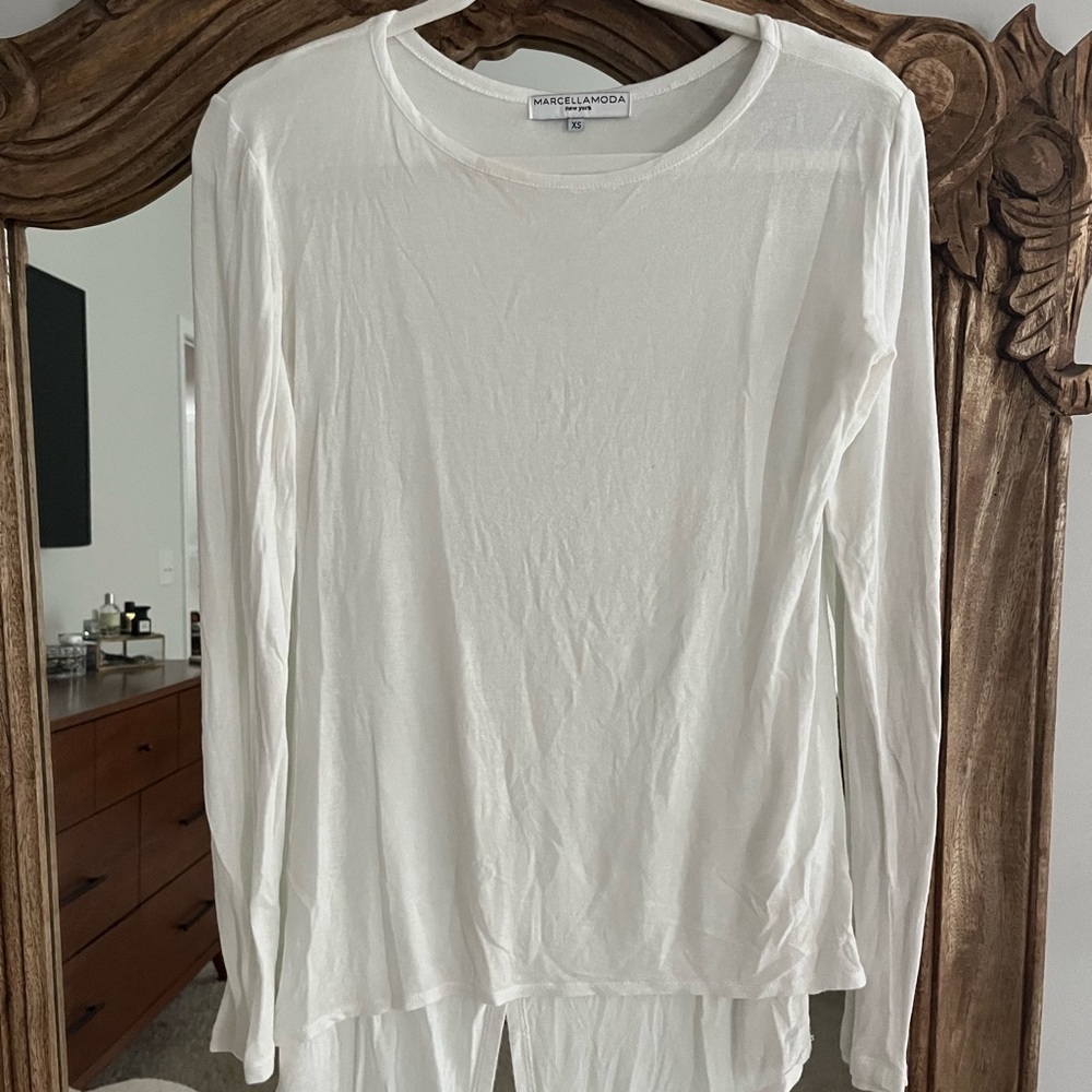 Marcella Miss long sleeve top. Slit style in back